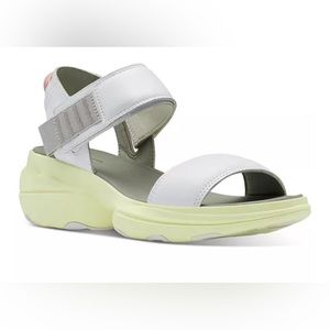 SOREL Explorer Blitz Sandals Womens size 7 Immaculate $100